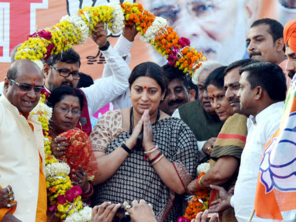 क्षेत्र में लगातार सक्रिय स्मृति ईरानी 