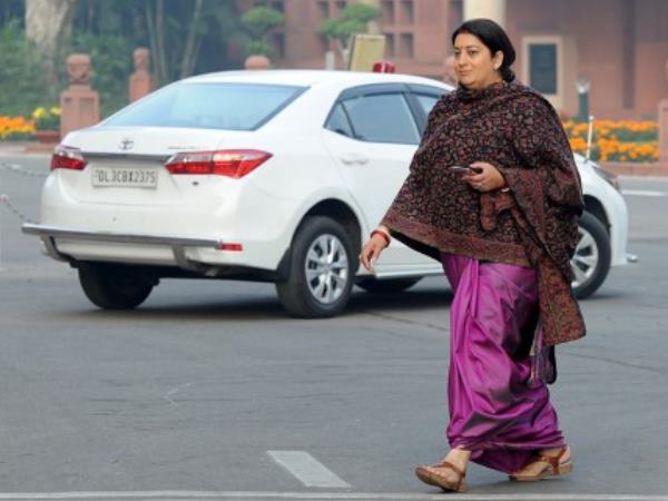 स्मृति ईरानी के एजुकेशन पर विवाद