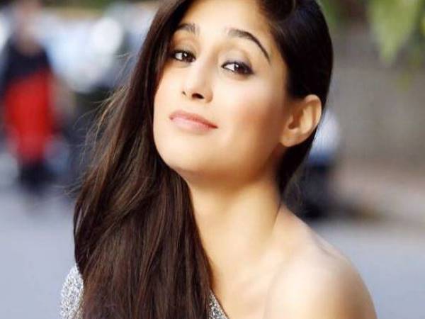 प्यार से ही दुनिया को ठीक करना चाहा प्यार से ही दुनिया को ठीक करना चाहा