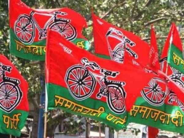 सपा से कर चुके हैं बगावत सपा से कर चुके हैं बगावत