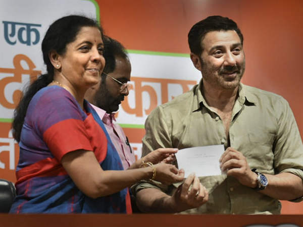 सनी देओल के पक्ष में क्या है?