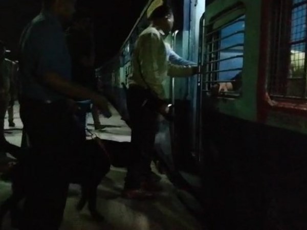 दिल्ली पुलिस को मिली बम की सूचना