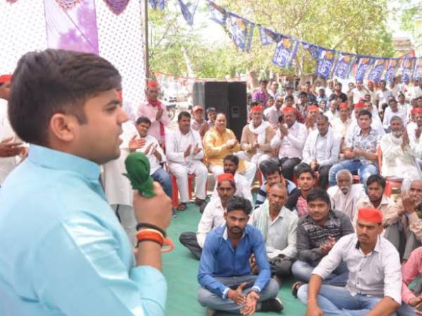 तेज प्रताप ने मुलायम के लिए मांगे वोट