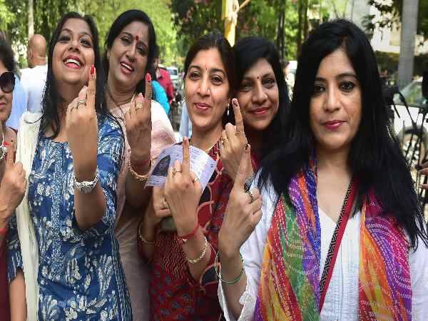 पहली बार के वोट करने के बाद भेजनी होगी सेल्फी पहली बार के वोट करने के बाद भेजनी होगी सेल्फी