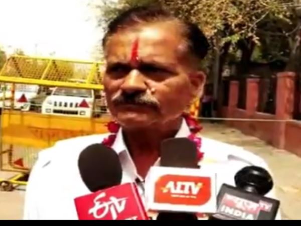 Rajasthan candidate says i m stupid and files nomination for lok sabha 2019