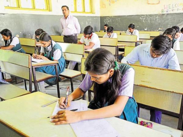 कौन हो सकता है पास? 