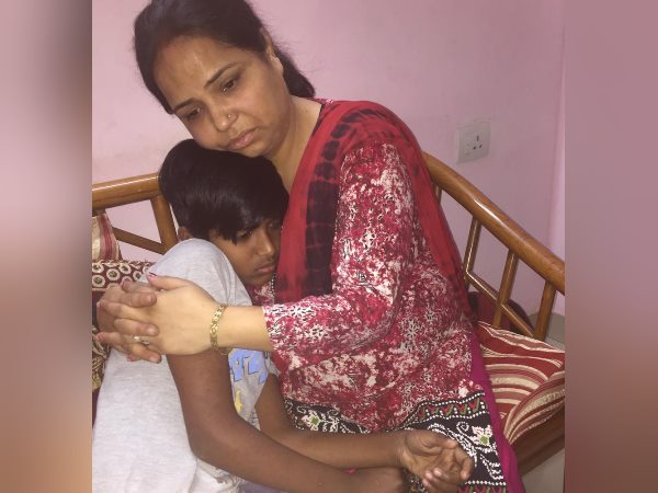 घर पर अकेला था 11 साल का बेटा