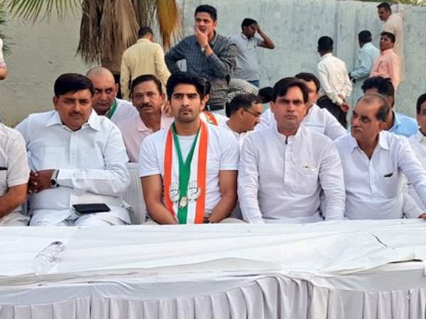 बॉक्सर बिजेंद्र सिंह को कांग्रेस ने दक्षिण दिल्ली से उतारा