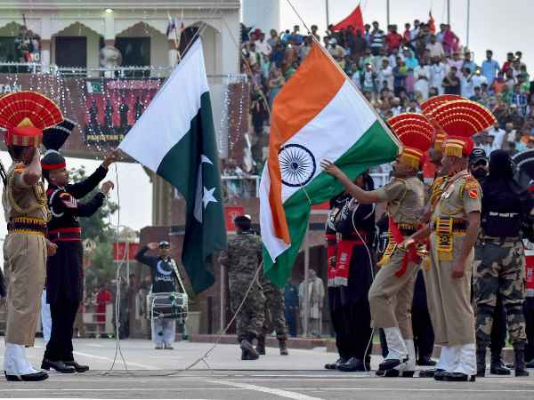 वाघा सीमा पर करेंगे भारत के हवाले वाघा सीमा पर करेंगे भारत के हवाले