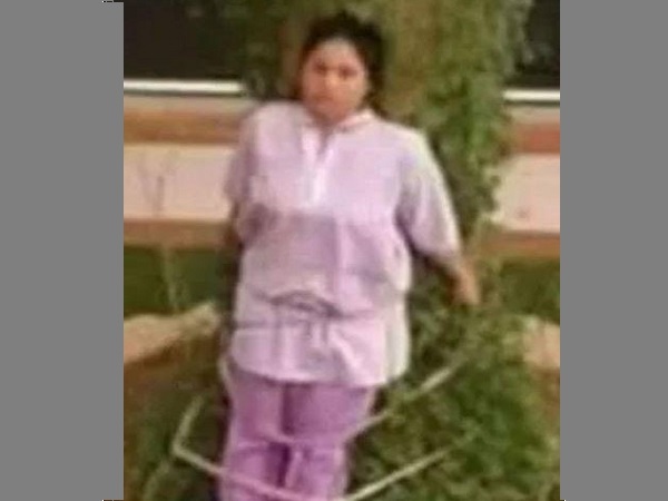 महंगे फर्नीचर को सूरज की रौशनी में रख दिया था