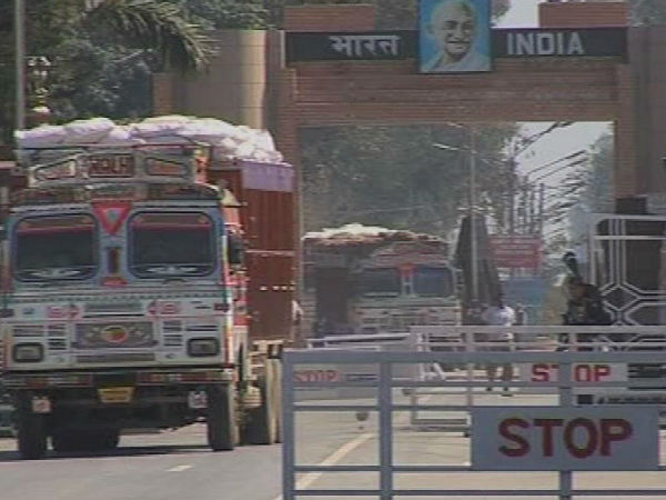 पाकिस्तानी फलों और ड्राईफ्रूट्स की डिमांड पाकिस्तानी फलों और ड्राईफ्रूट्स की डिमांड