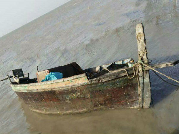 An Abandoned Pakistani Fishing Boat found in Gujarat An Abandoned Pakistani Fishing Boat found in Gujarat