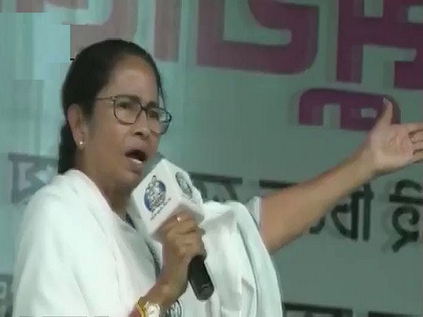 पीएम मोदी पर ममता बनर्जी का तीखा हमला
