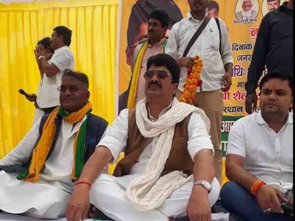  लोगों को नजरबंद रखने का फैसला लिया गया 