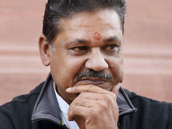 आयातित उम्मीदवारों को जगह नहीं