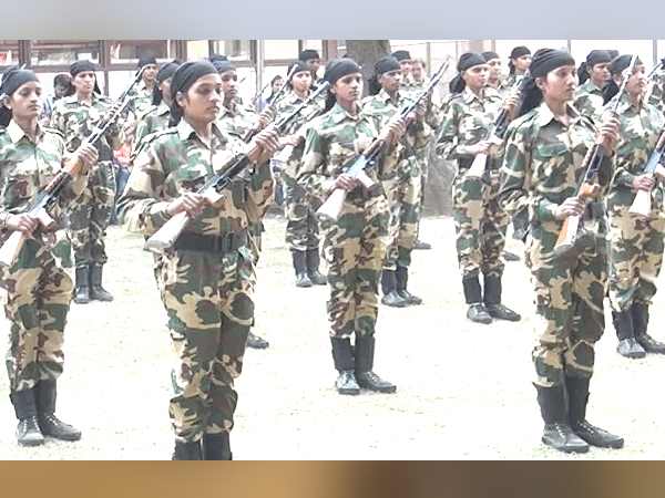 'नक्सलियों को जवाब बंदूक की नोंक पर दूंगी'