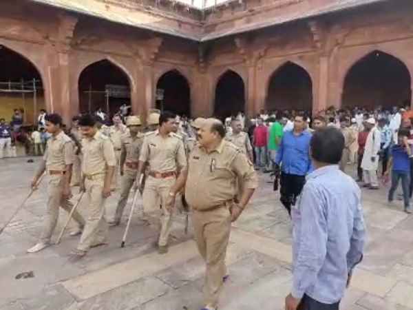 पुलिसकर्मियों को किया था तैनात