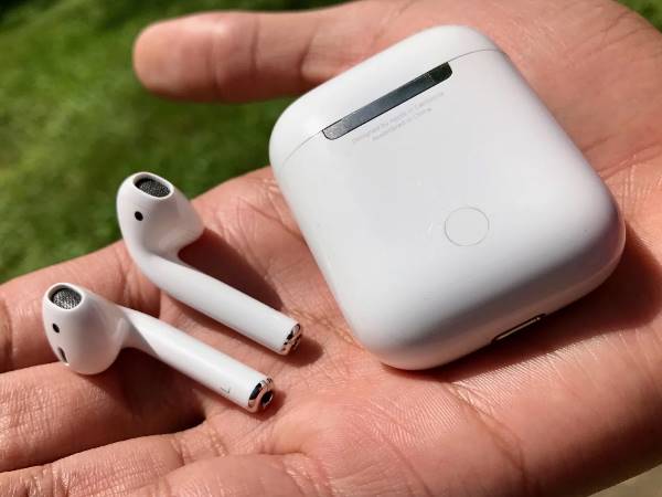 पेट में सुनाई दी AirPod के बीप की आवाज