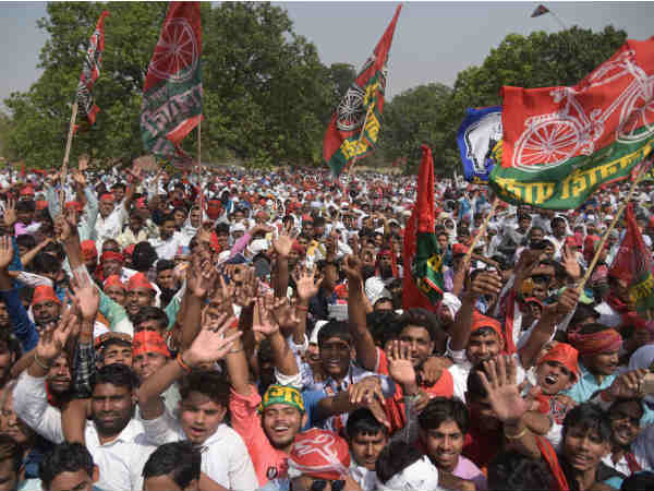 अखिलेश के निशाने पर कांग्रेस भी