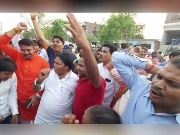 भाजपाइयों ने मनाया जश्न