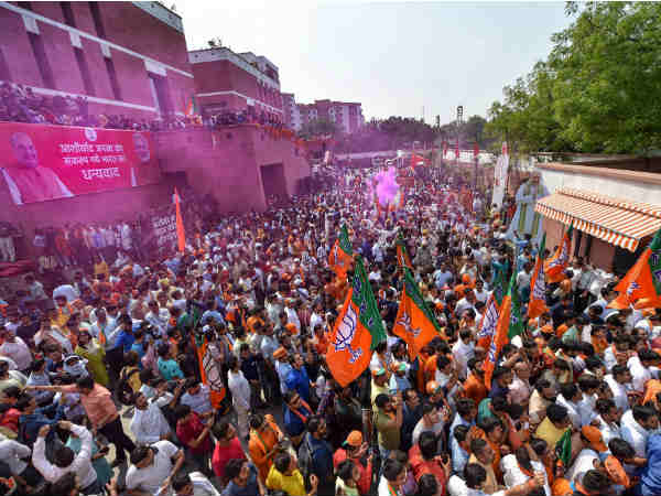 यूपी से नहीं हटी शाह की नजर