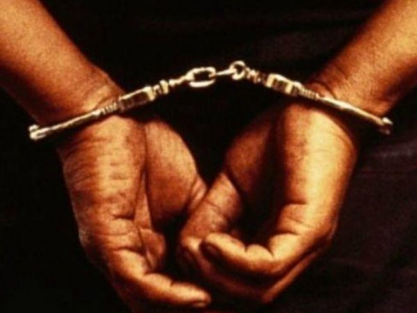 चार अभियुक्तों की तलाश जारी