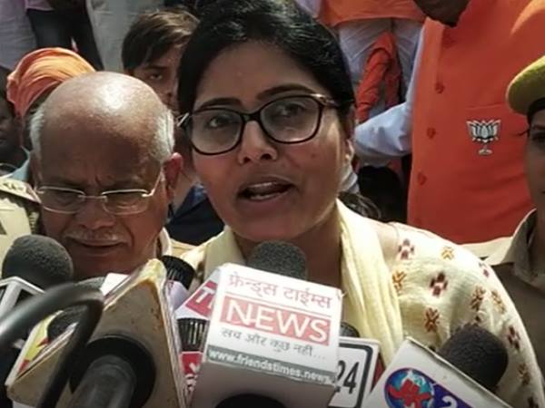 मंच पर नहीं दिखे अपना दल के विधायक