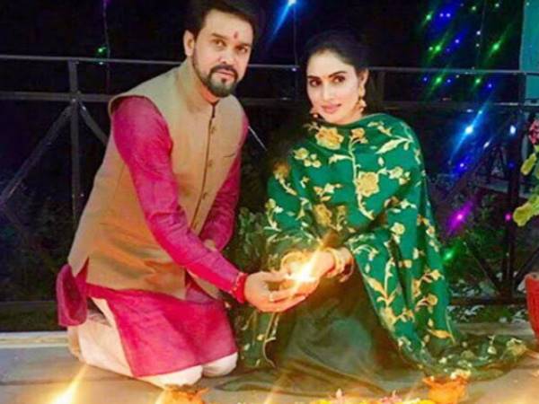 पत्नी रखती हैं पिस्तौल, जानें कितनी है कुल संपत्ति पत्नी रखती हैं पिस्तौल, जानें कितनी है कुल संपत्ति