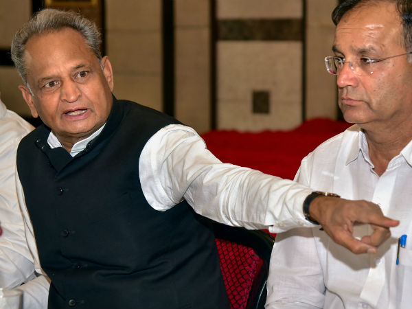 राज्यपाल कार्यालय को नहीं मिला इस्तीफा