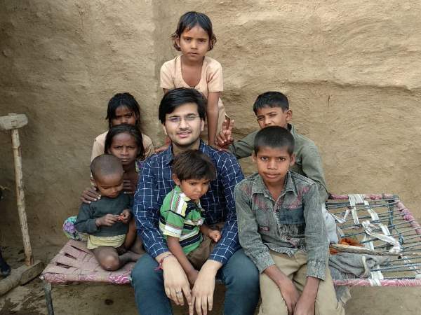 एनआरआई भी आए मदद को आगे एनआरआई भी आए मदद को आगे