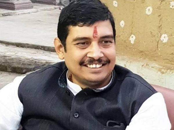 रेप के आरोप के बाद फरार है गठबंधन प्रत्याशी