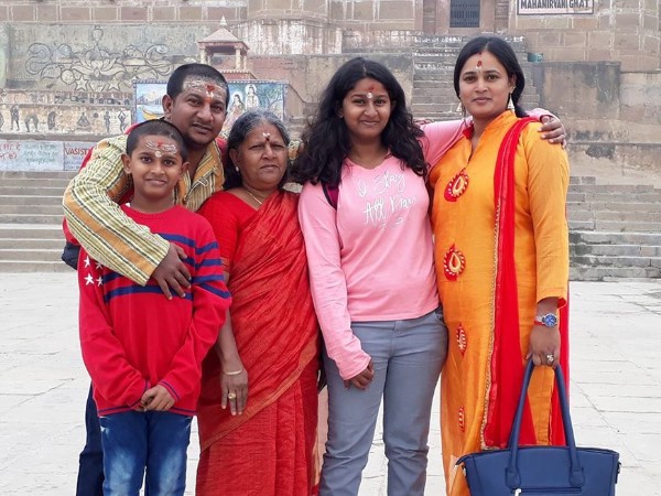  10-10 लाख रुपये के 16 चेक के जरिए भुगतान किया