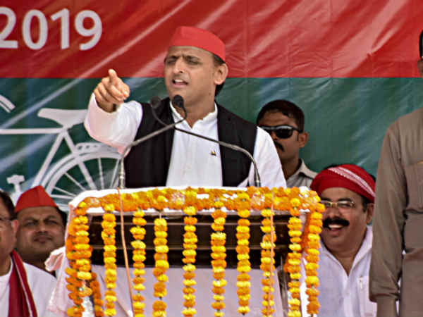 बुआ को पीएम बनाने पर गोलमोल बोले बबुआ