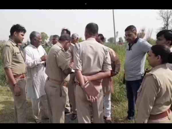 mother body found while her child crying helplessly mother body found while her child crying helplessly