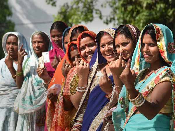 7 राज्यों की 51 लोकसभा सीटों पर मतदान जारी