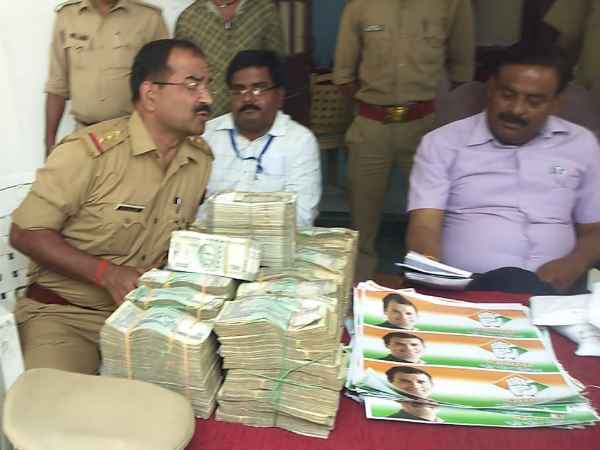 दो लोगों को किया गिरफ्तार