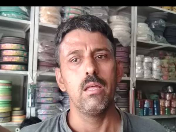 रेल फाटक की समस्या को लेकर झांसे मारते हैं