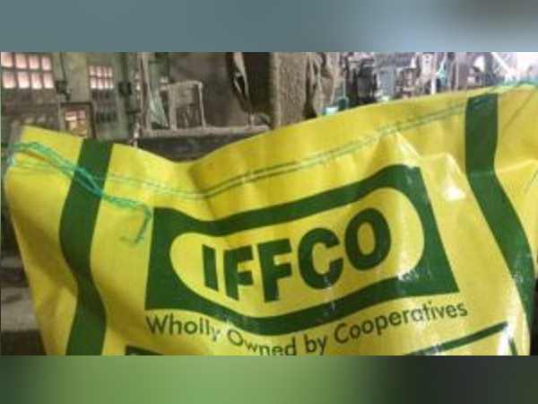 500 ग्राम खाद कम पैक किए जाने का भंडाफोड़ हुआ