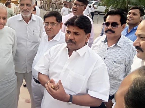 2007 में उन्हें सर्वश्रेष्ठ विधायक का पुरुस्कार भी मिल चुका हैं