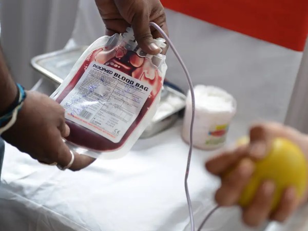 फेसबुक पर पोस्ट डाल मांगी थी महिला के बेटे ने मदद