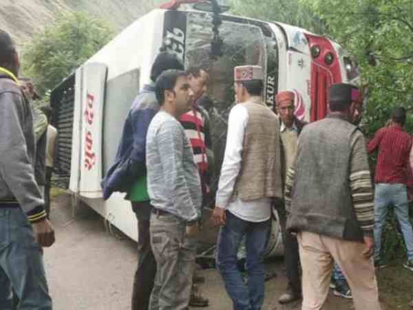 बस में 45 लोग थे सवार