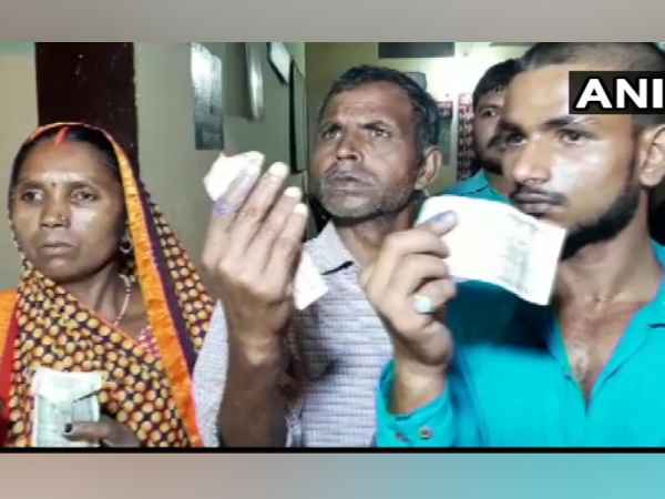 वोटिंग से पहले दलितों की उंगलियों पर स्याही लगाने का मामला आया था सामने