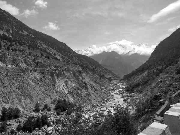 six mountaineer stranded, rescue operation started