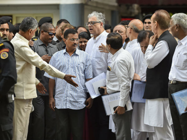 पार्टी के नेताओं ने तैयार की रणनीति पार्टी के नेताओं ने तैयार की रणनीति