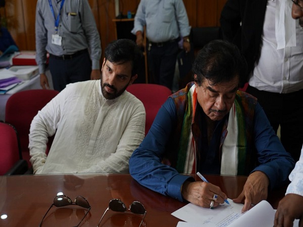 सिन्हा के खिलाफ आचार संहिता के उल्लंघन का मामला दर्ज