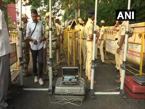 Declaration साइन करना होगा