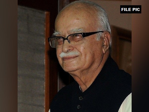 अमित शाह को भी दी बधाई अमित शाह को भी दी बधाई