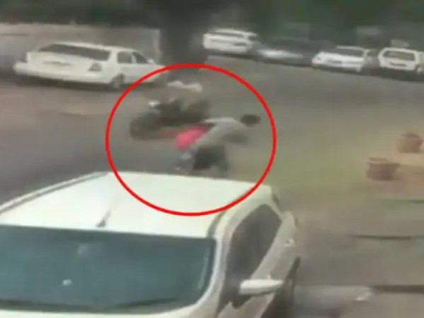  महिला अपने घर से मॉर्निंग वॉक के लिए निकली