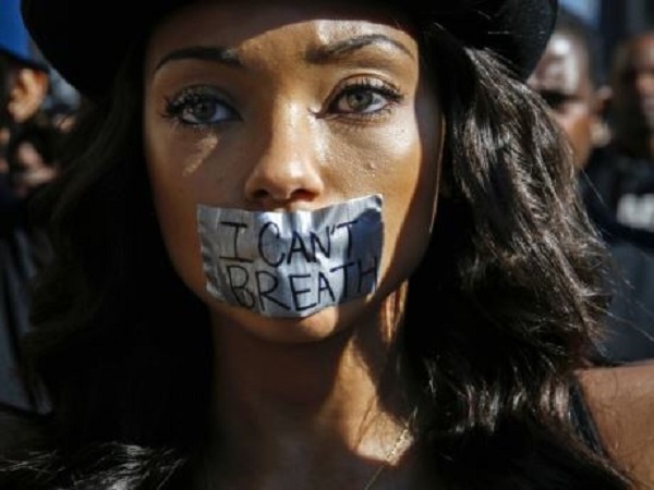 नौकरानी को धूप में पेड़ से बांधे रखा