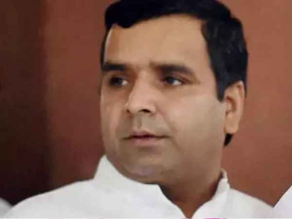 'डीएम को सौंपे सबूत'